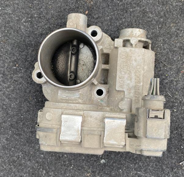 Skoda Fabia III 2014- hatchback 1.0 MPI petrol MT 55 kW 2015  Škrtiaca klapka 04C133062D