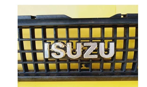 Isuzu Trooper hatchback 2.5 petrol MT 85 kW 1990  Mriežka predná (maska chladiča) NR134