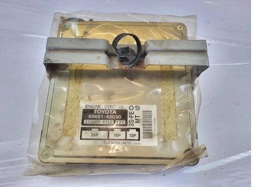 Toyota Rav4 I 1994-2000 hatchback 2.0 16v petrol MT 95 kW 1996  Riadiaca jednotka motora (štartovací komplet) 4WD 3S-FE89780-42010 82641-20190