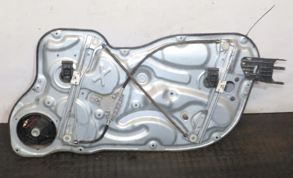 Kia Ceed I 2006-2012 hatchback 1.4 16v petrol MT 66 kW 2011  Mechanizmus sťahovania okna predný ľavý 82470-1H320