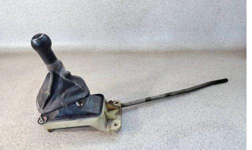 Volkswagen Golf IV 1997-2003 hatchback 1.6 petrol MT 74 kW 1999  Rýchlostná páka (kulisa) 1J0711149