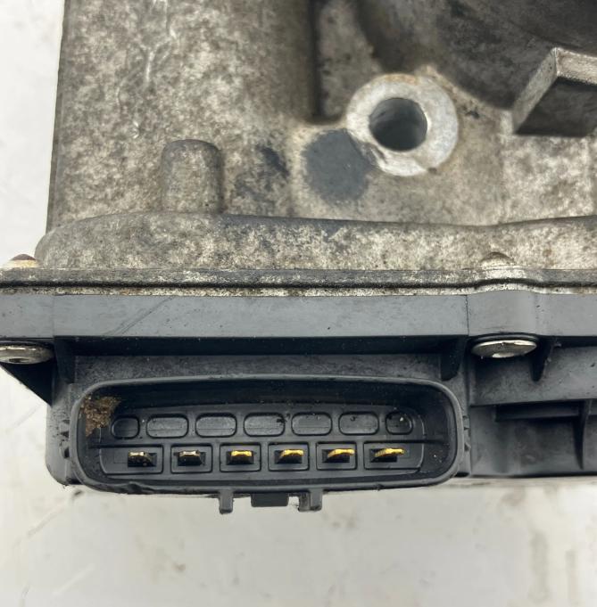 Suzuki SX4 I 2006-2014 hatchback 1.6 16v petrol MT 79 kW 2008 Škrtiaca klapka 79J0