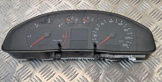 Audi A4 B5 1994-2001 combi 2.5 TDI diesel MT 110 kW 1998  Prístrojová doska 8D0920900R