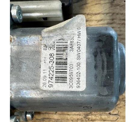 Volkswagen Passat B7 2010-2014 sedan 2.0 TDI diesel MT 103 kW 2012  Motorček okien zadný ľavý 3C0959795 3C0959703