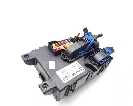 Opel Corsa D 2006-2014 hatchback 1.2 16v petrol MT 59 kW 2008  Poistková skrinka 13424260