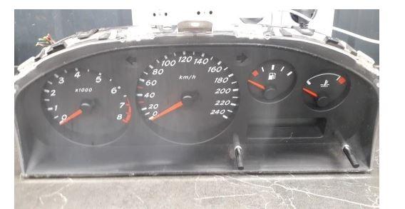 Nissan Almera N16 2000-2006 sedan 1.8 16v petrol MT 84 kW 2002  Prístrojová doska bm506