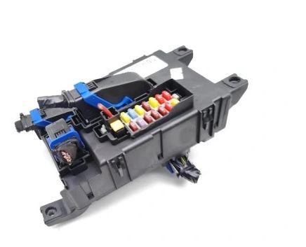 Opel Corsa D 2006-2014 hatchback 1.2 16v petrol MT 59 kW 2008  Poistková skrinka 13424260