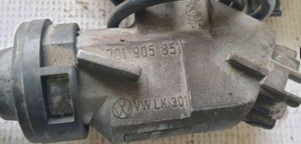 Volkswagen Transporter T4 1990-2003 1.9 TD diesel MT 50 kW 1996  Zámok 701905851