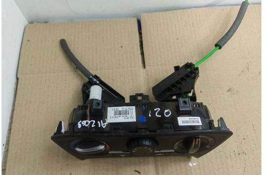 Hyundai I20 I 2008-2014 hatchback 1.1 CRDI diesel 55 kW 2013  Prepínač 97250-C8110