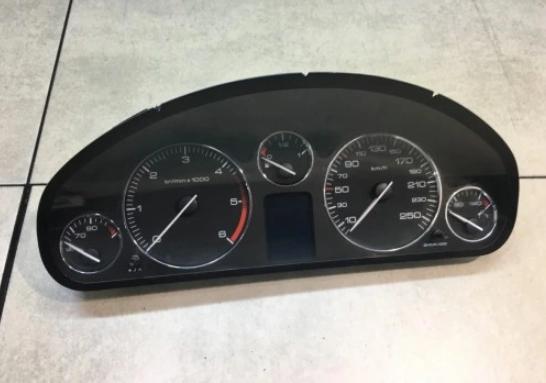 Peugeot 407 sedan 2.0 HDI diesel MT 100 kW 2007  Prístrojová doska 9658138280