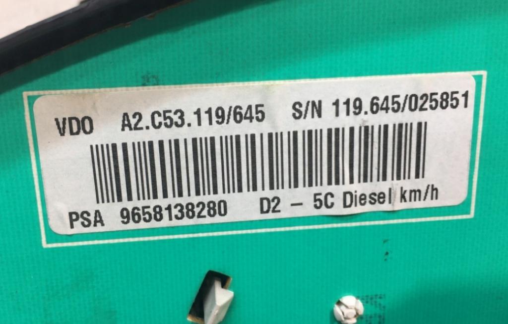 Peugeot 407 sedan 2.0 HDI diesel MT 100 kW 2007  Prístrojová doska 9658138280