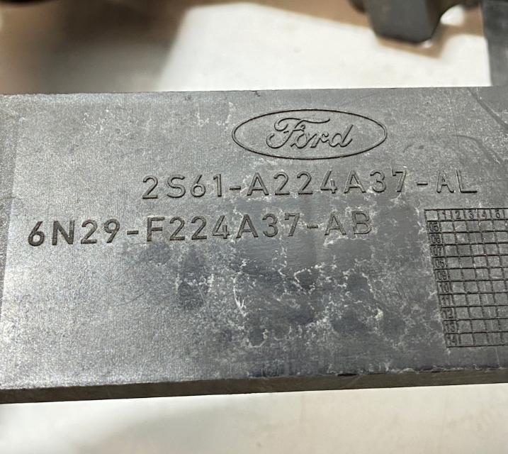 Ford Fusion hatchback 1.4 16v petrol MT 59 kW 2005  Zámok dverí predný ľavý 6N29-F224A37-AB 2S61-A224A37-AL