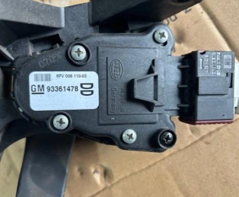 Opel Meriva A 2002-2010 hatchback 1.4 16v petrol MT 66 kW 2009  Potenciometer plynového pedálu 93361478