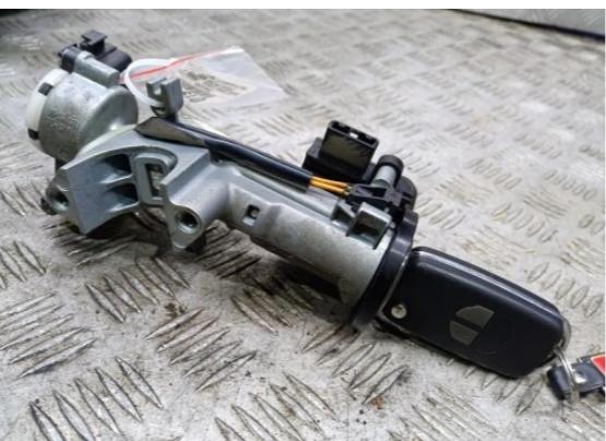 Suzuki Grand Vitara II 2005-2014 hatchback 1.9 DDiS diesel MT 95 kW 2009  Spínacia skrinka 33970-67J0