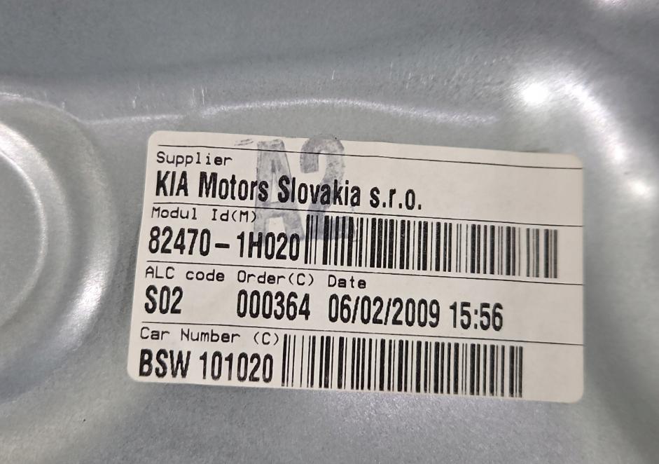 Kia Ceed I 2006-2012 hatchback 1.4 16v petrol MT 80.2 kW 2008  Mechanizmus sťahovania okna predný ľavý 82470-1H020