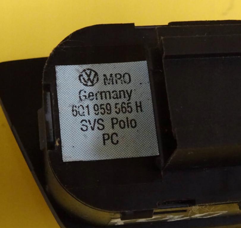 Volkswagen Polo IV 9N 2001-2009 hatchback 1.2 12v petrol MT 47 kW 2002  Prepínač 6Q1959565H
