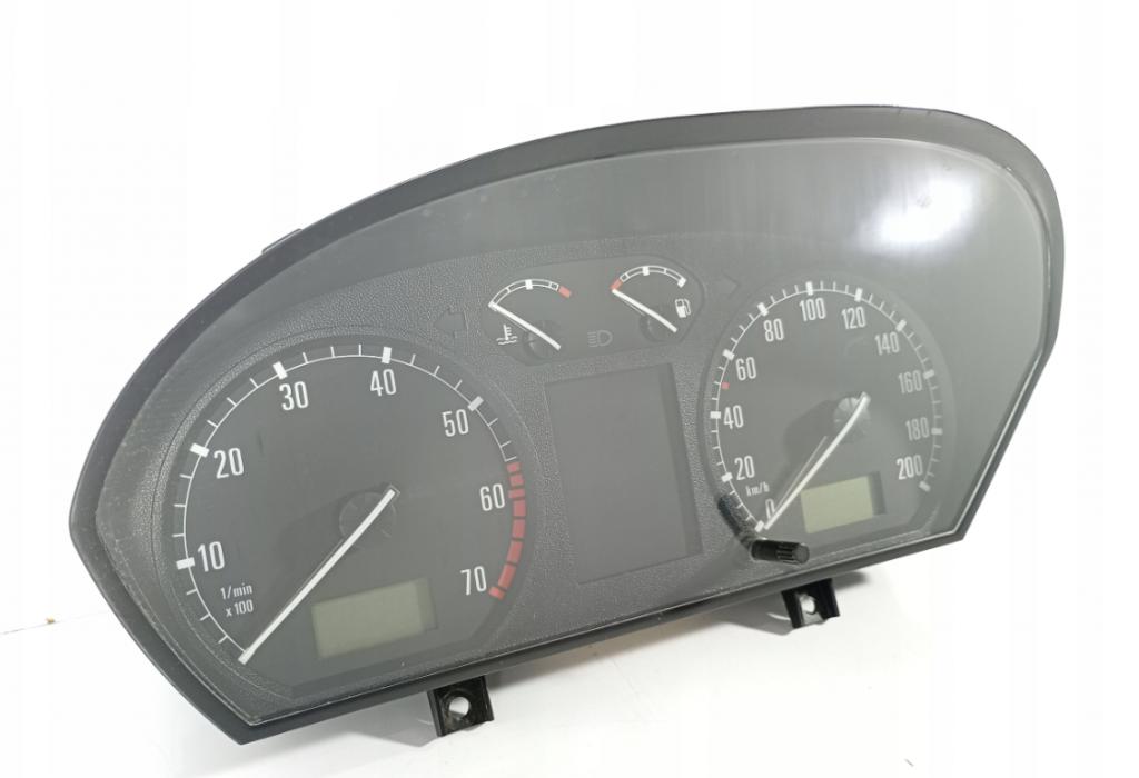 Skoda Fabia I 1999-2007 hatchback 1.4 petrol MT 44 kW 2002  Prístrojová doska 6Y1919860C