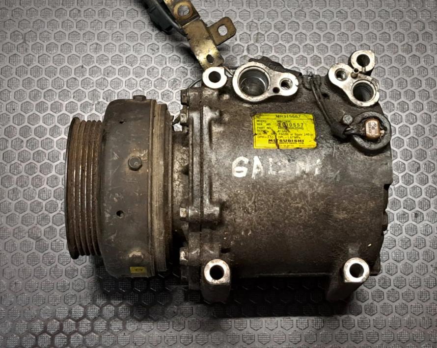 Mitsubishi Galant VIII 1993-2003 combi 2.0 16v petrol AT 98 kW 2002  Kompresor klimatizácie MR315567