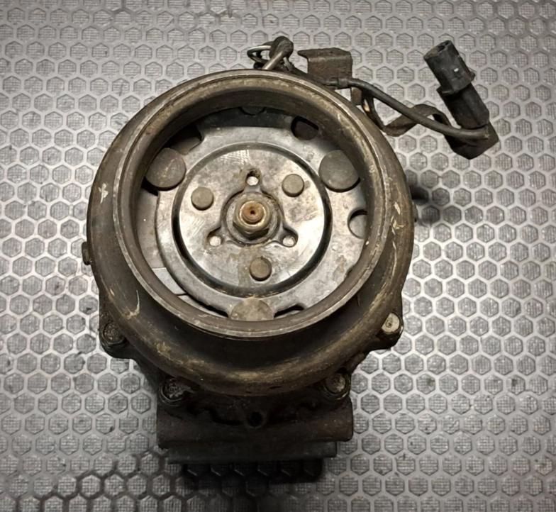Mitsubishi Galant VIII 1993-2003 combi 2.0 16v petrol AT 98 kW 2002  Kompresor klimatizácie MR315567