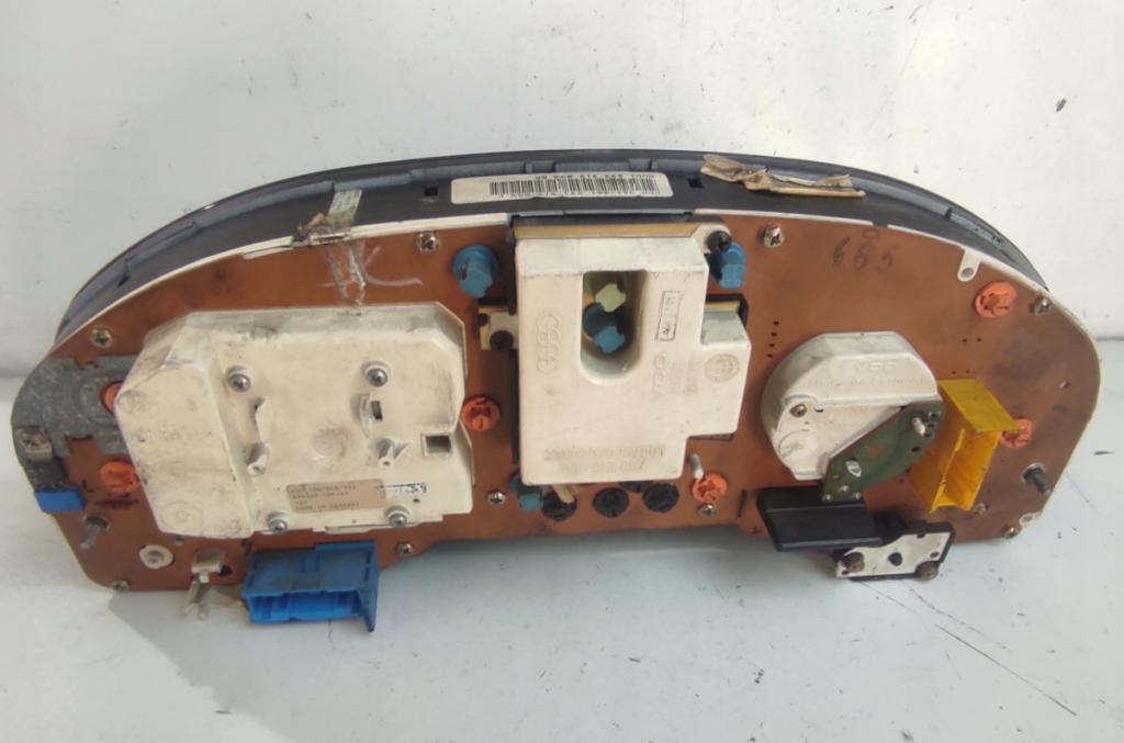 Audi 80 B3 1986-1991  Prístrojová doska 893919033BA