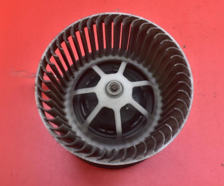 Peugeot 407 sedan 2.0 16v petrol MT 103 kW 2007  Ventilátor 6441S3 7737080501-AF