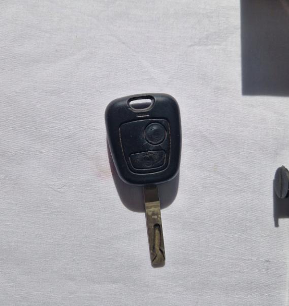 Citroen C2 hatchback 1.4 8v petrol MT 54 kW 2008  Riadiaca jednotka motora (štartovací komplet) 9648294180 9642222380 9648715380