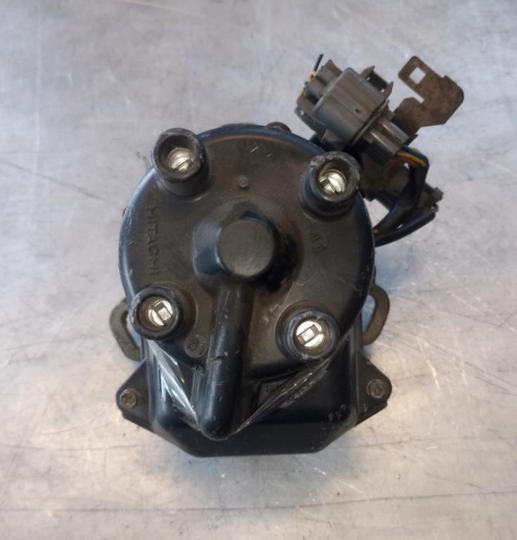 Honda Civic VI 1995-2001 sedan 1.4 petrol 66 kW 1998  Rozdeľovač 82DCC4
