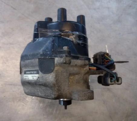 Honda Civic VI 1995-2001 sedan 1.4 petrol 66 kW 1998  Rozdeľovač 82DCC4
