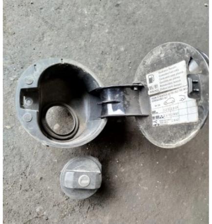 Seat Ibiza III 6L 2002-2008 hatchback 1.4 petrol MT 55 kW 2005  Dvierka nádrže paliva