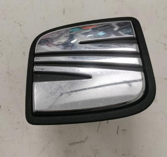 Seat Leon II  Seat Exeo  Seat Ibiza IV 6J 2008-2017 hatchback 1.6 TDI diesel MT 66 kW 2012  Kľučka dverí 6J827565D