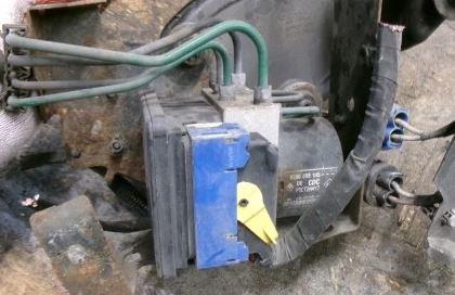 Renault Espace IV 2003-2014 hatchback 2.0 DCI diesel AT 127 kW 2009  Pumpa ABS 8200808145