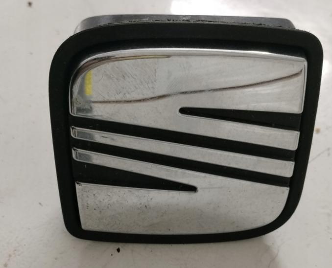 Seat Ibiza IV 6J 2008-2017 hatchback 1.6 TDI diesel MT 66 kW 2012  Kľučka dverí 6J827565D