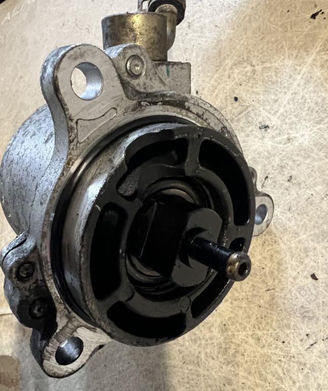 Mazda 6 II GH 2007-2012 hatchback 2.0 CITD diesel 103 kW 2007  Vákuová pumpa RF7J18G00 X2T58173
