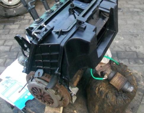 Renault Clio II 1998-2012 hatchback 1.2 16v petrol MT 55 kW 2006  Motor benzín  D4F A702