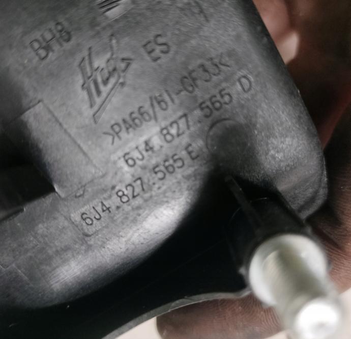 Seat Leon II  Seat Exeo  Seat Ibiza IV 6J 2008-2017 hatchback 1.6 TDI diesel MT 66 kW 2012  Kľučka dverí 6J827565D