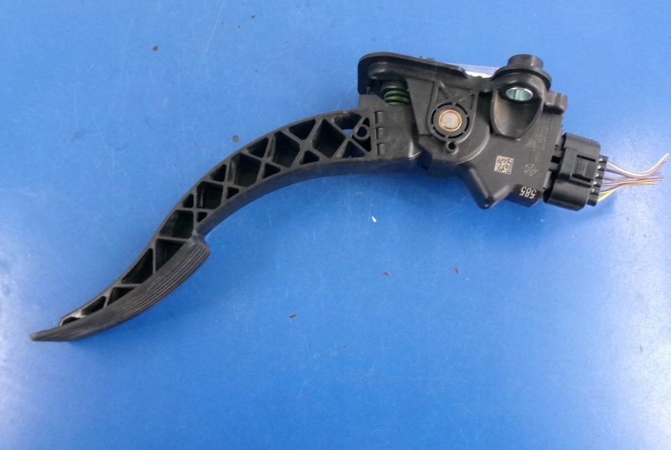 Jeep Compass I 2006-2016 hatchback 2.4 16v petrol AT 125 kW 2015  Potenciometer plynového pedálu 04891585AB