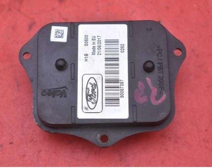 Ford B-Max hatchback 3.8 V6 petrol AT 146 kW 2001  Menič xenónu 90057397