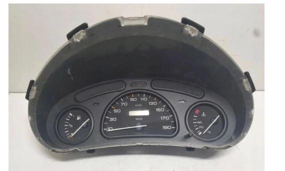 Peugeot 206 hatchback 1.1 petrol MT 44 kW 1998  Prístrojová doska 9643400980