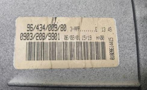 Peugeot 206 hatchback 1.1 petrol MT 44 kW 1998  Prístrojová doska 9643400980