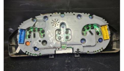 Audi A4 B5 1994-2001 combi 1.8 20v petrol MT 92 kW 1997  Prístrojová doska 8D9919033C