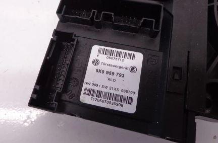 Volkswagen Golf VI 2008-2013 hatchback 1.6 TDI diesel MT 77 kW 2010  Motorček okien predný ľavý 5K0959793  5K0959701B