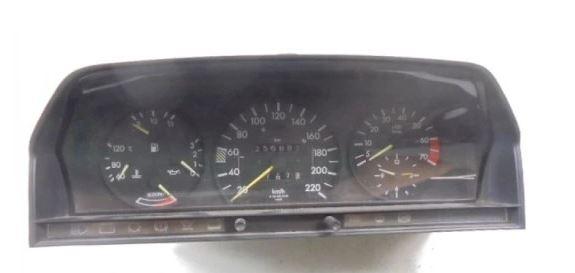 Mercedes 190 W201 1982-1993 sedan 1.8 petrol MT 80 kW 1991  Prístrojová doska 2015439422