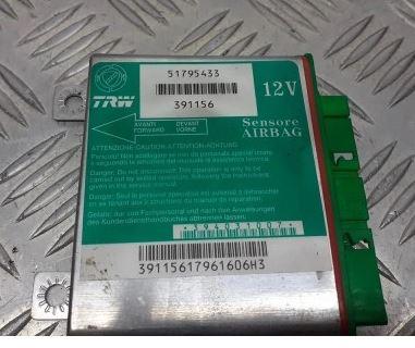 Fiat Punto Grande hatchback 1.3 JTD diesel MT 66 kW 2006 Riadiaca jednotka 51795433