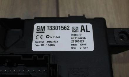 Opel Corsa D 2006-2014 hatchback 1.4 16v petrol MT 66 kW 2008  Poistková skrinka 13301562