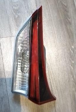 Toyota Auris II 2012-2018 hatchback 1.4 D4D diesel 66 kW 2014  Svetlo zadné pravé 02-354