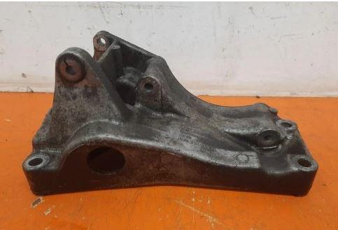 Volkswagen Golf IV 1997-2003 hatchback 1.4 16v petrol AXP MT 55 kW 2001  Držiak motora 030145169H