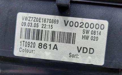 Volkswagen Touran I 2003-2015 hatchback 1.9 TDI diesel MT 77 kW 2006  Prístrojová doska 1T0920861A