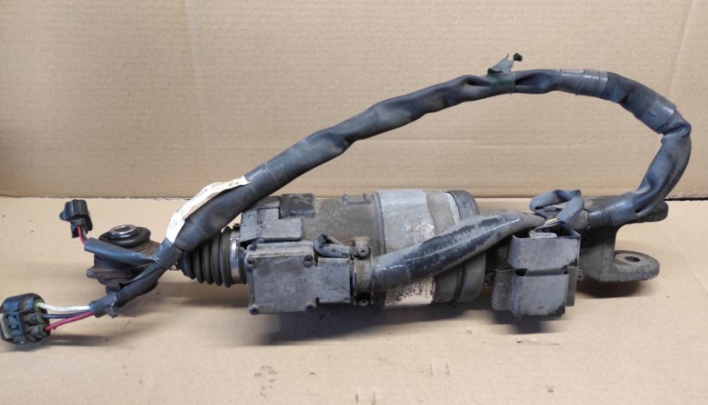 Renault Laguna III 2007-2015 combi 2.0 DCI diesel 131 kW 2008  Aktuátor natáčania zadnej nápravy 521530001R (poškodený konektor)