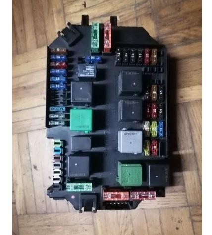 Mercedes S W221 2005-2013 sedan 3.0 CDI diesel AT 155 kW 2006  Poistková skrinka A2215102450