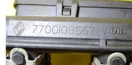 Renault Clio II 1998-2012 hatchback 1.2 16v petrol MT 55 kW 2003  Vstrekovacia lišta 7700109066